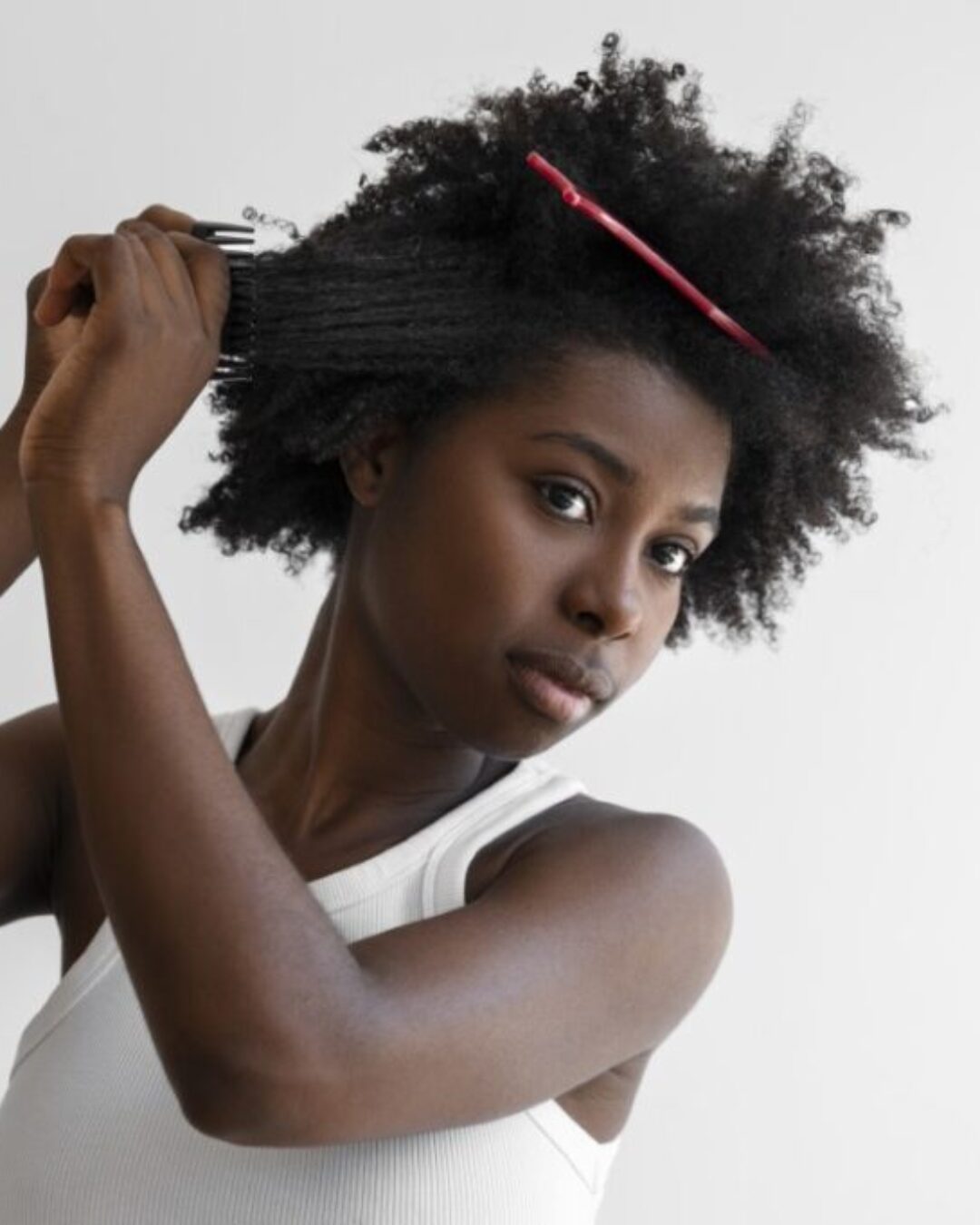 mujer-joven-peinado-tiro-medio