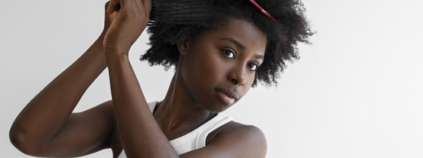 El ADN del Rizo: Desvelando el Origen Genético del Cabello Ondulado