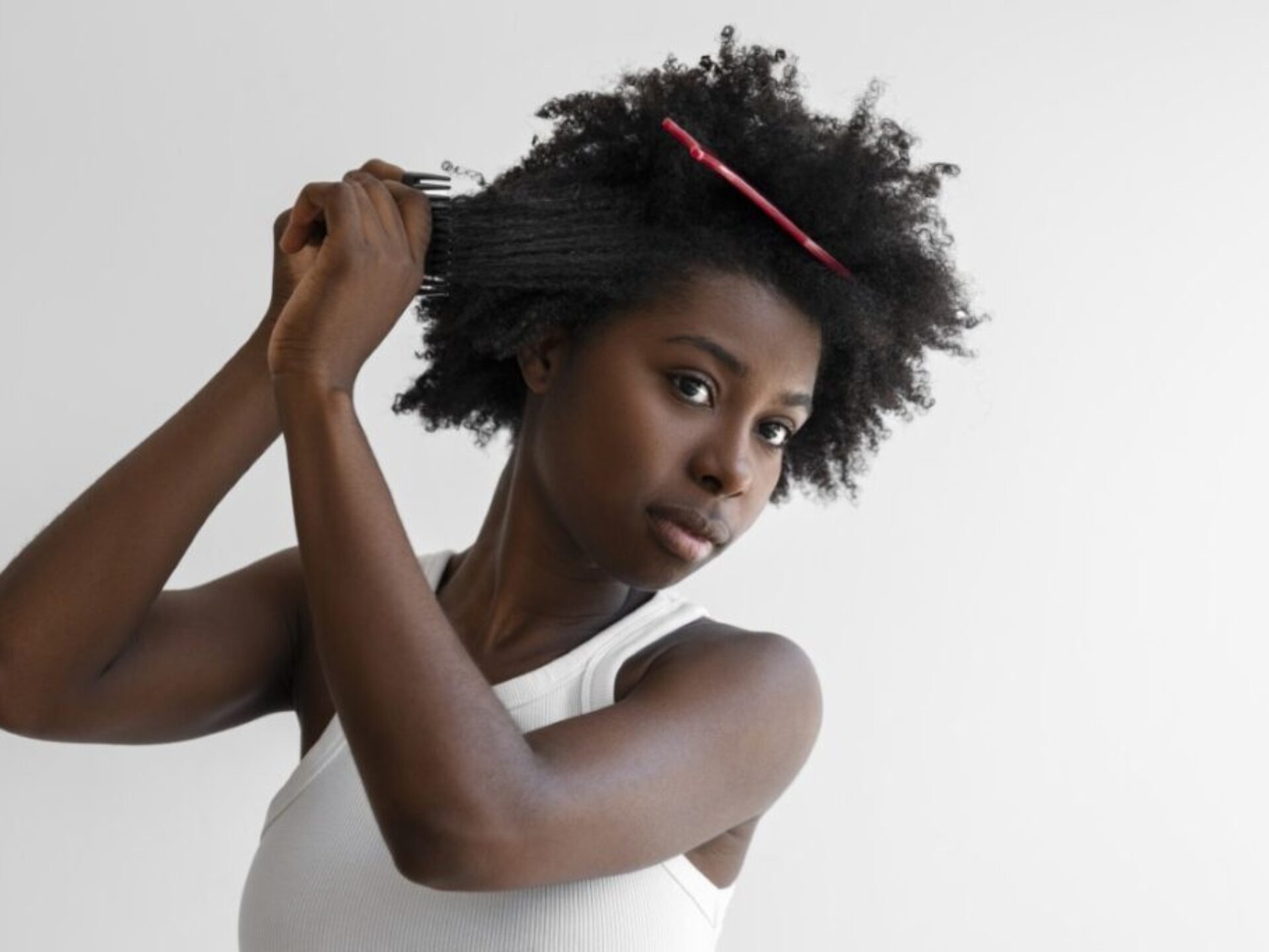 El ADN del Rizo: Desvelando el Origen Genético del Cabello Ondulado